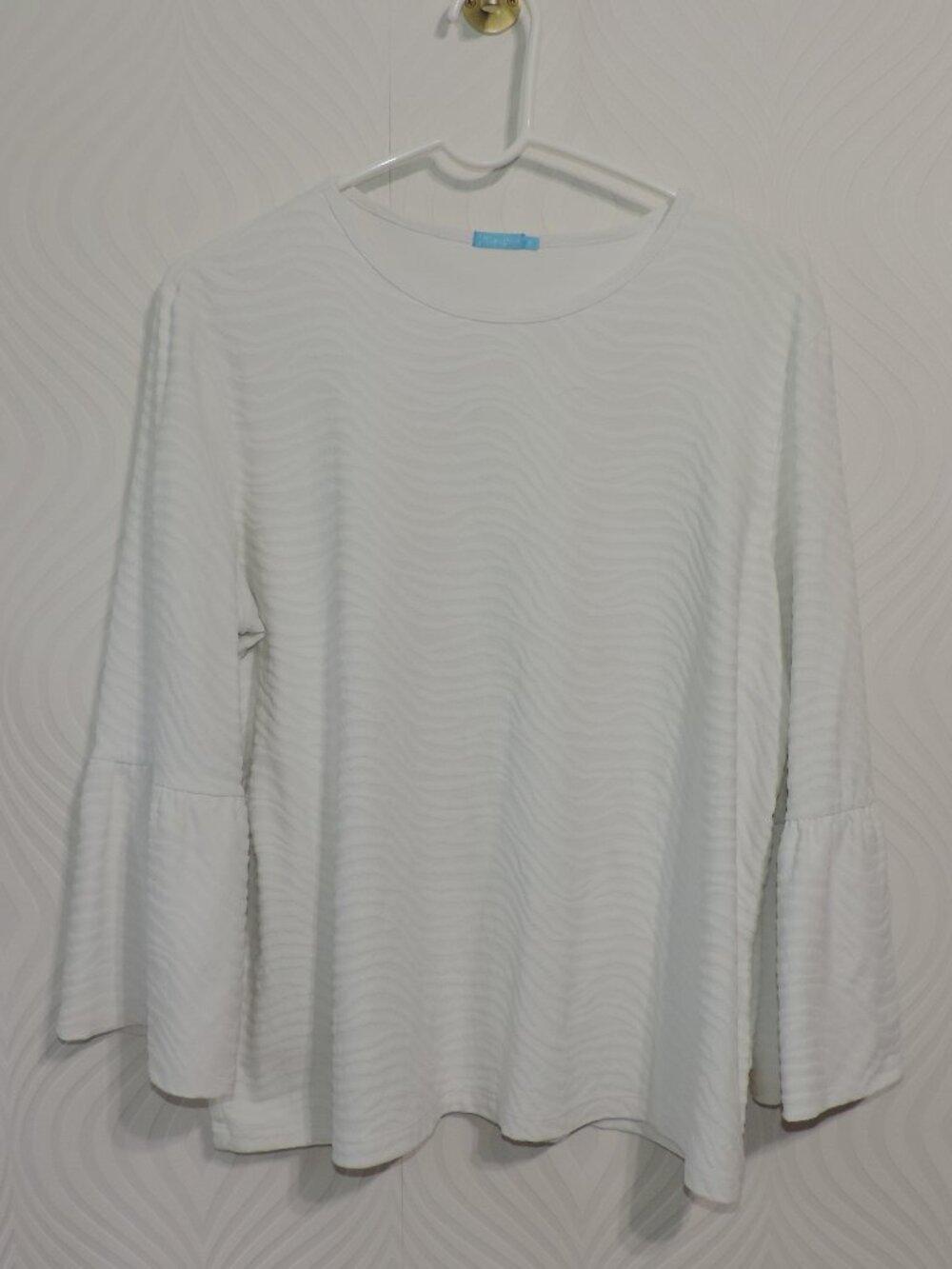 J MCLAUGHLIN sz XL White Catalina Top w/ Bell Sleeves & Wave Jacquard